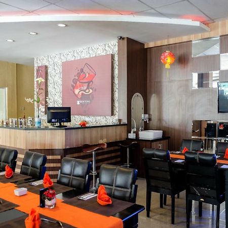 Reddoorz Plus Near Living World Pekanbaru Zewnętrze zdjęcie