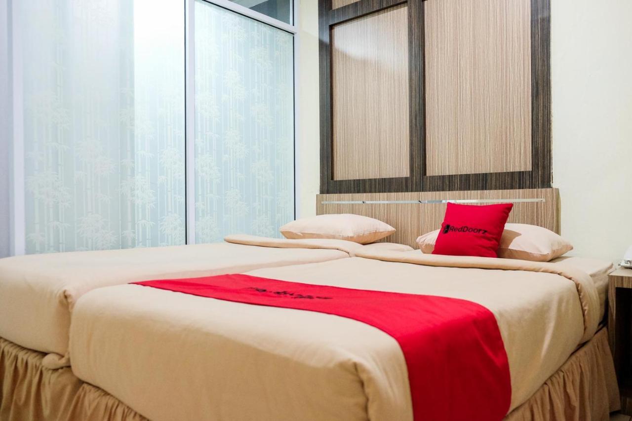 Reddoorz Plus Near Living World Pekanbaru Zewnętrze zdjęcie