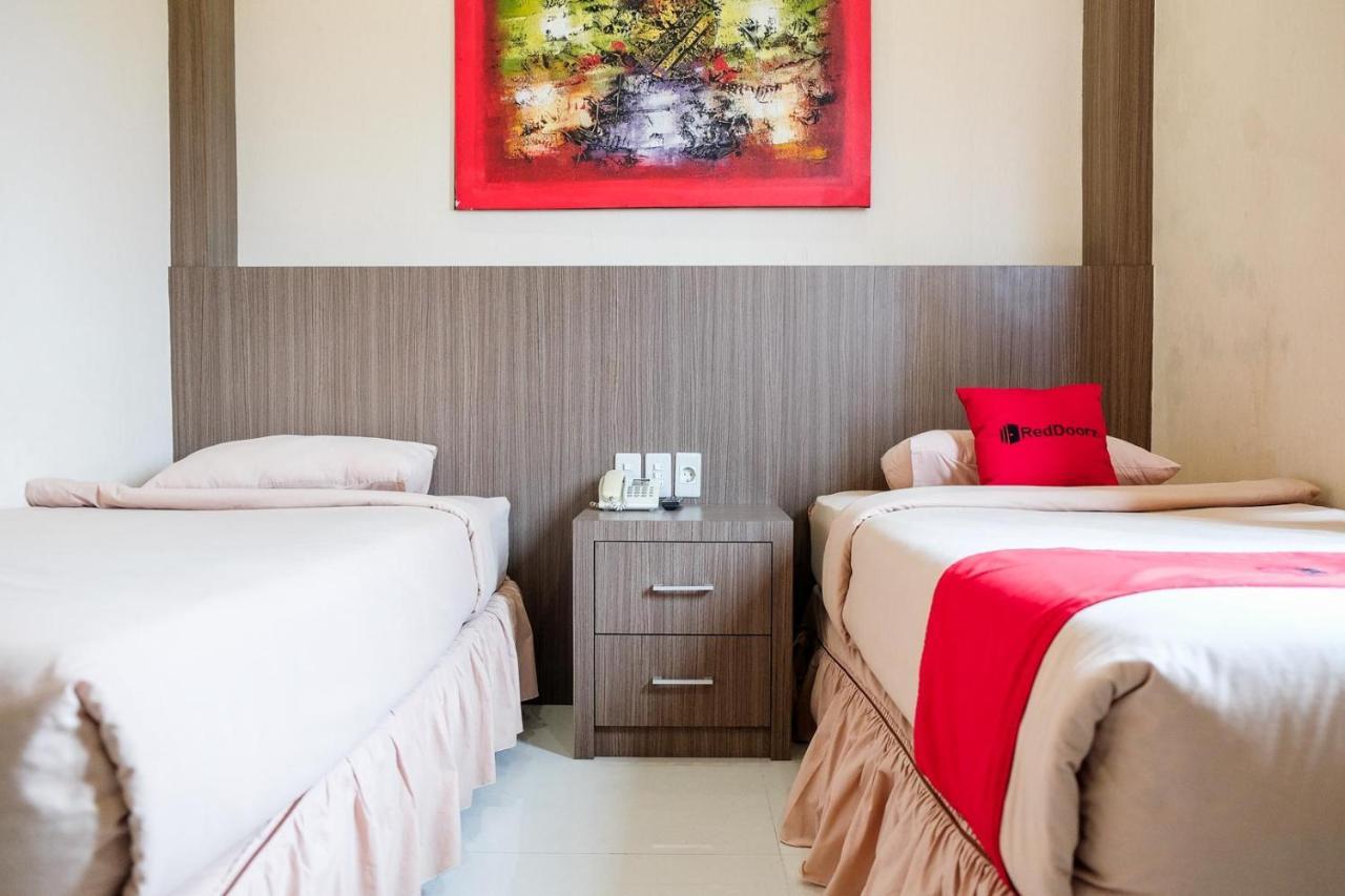 Reddoorz Plus Near Living World Pekanbaru Zewnętrze zdjęcie